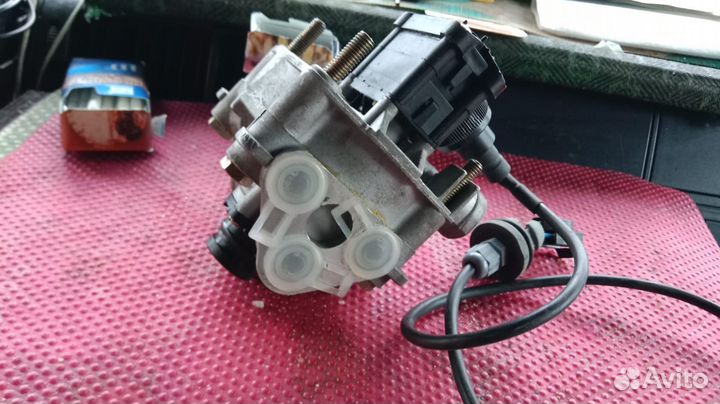 Тормозной кран модулятор ABS 05561633