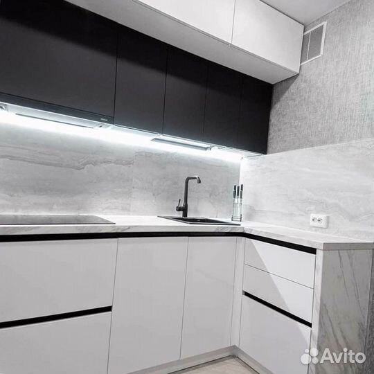 Кухня до потолка