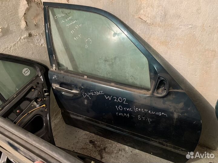 Передняя дверь w202