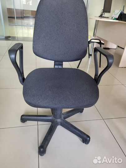 Офисное кресло