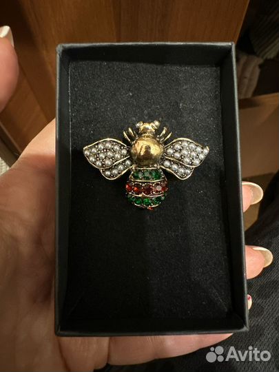 Брошь пчела
