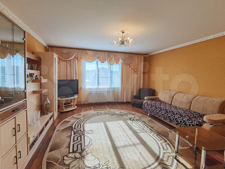 Дом 240 м² на участке 9,5 сот.