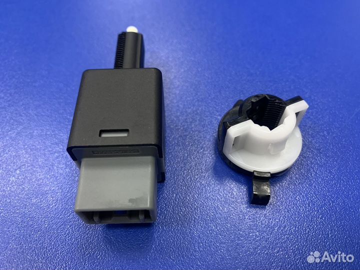 Датчик стоп сигнала Хендай Солярис Киа Рио