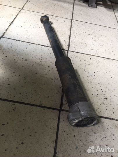 Стойка амортизатора задняя Mercedes C-Class W205