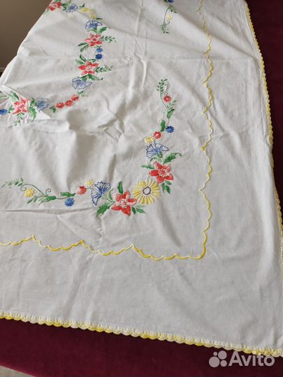 Скатерть с вышивкой б/у