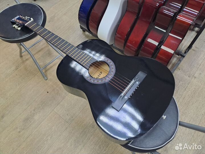 Гитара акустическая чёрная