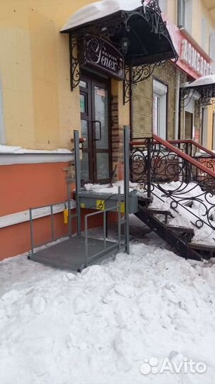 Вертикальный электрический пандус для инвалидов