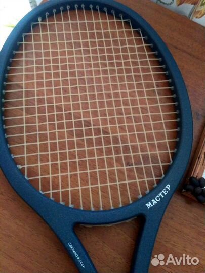 Теннисная ракетка