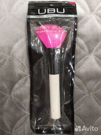 Кисть для румян бренда Berry Blush