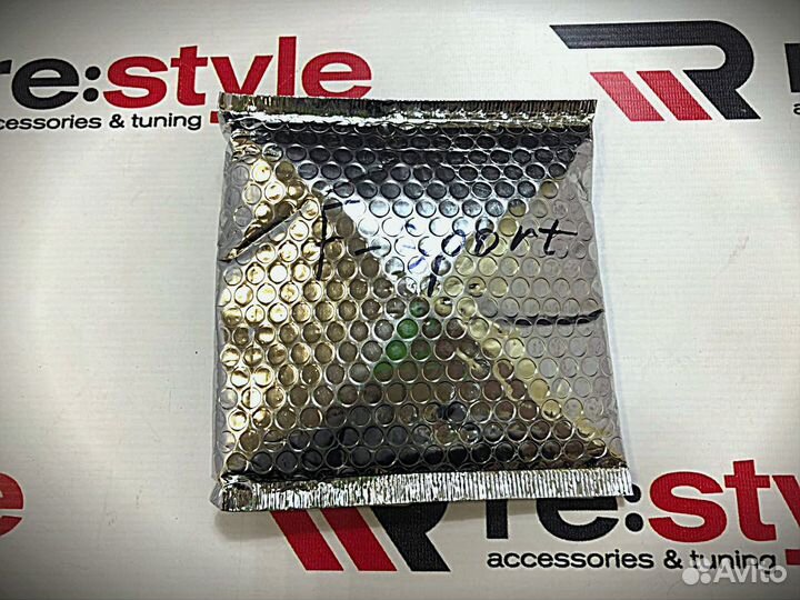 Эмблема в решетку F-Sport Lexus RX Стекло