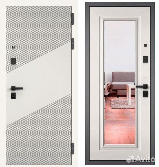 Входная дверь в квартиру с зеркалом