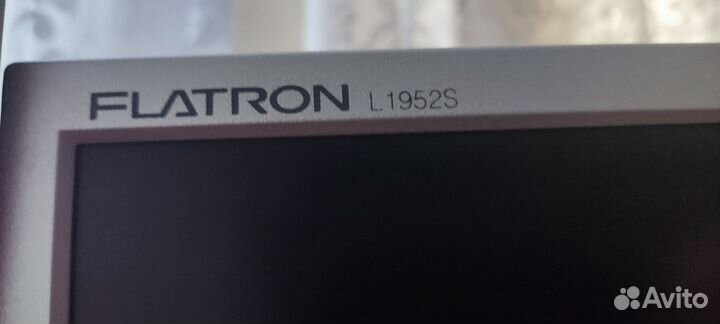 Монитор LG Flatron l1952s