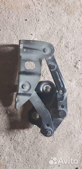 Петля капота правая Ланд Ровер Land Rover L322