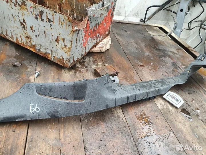 Накладка порога салона правая Пассат б6