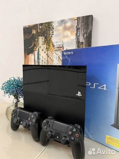 Sony PlayStation 4 с играми, 2 геймпада