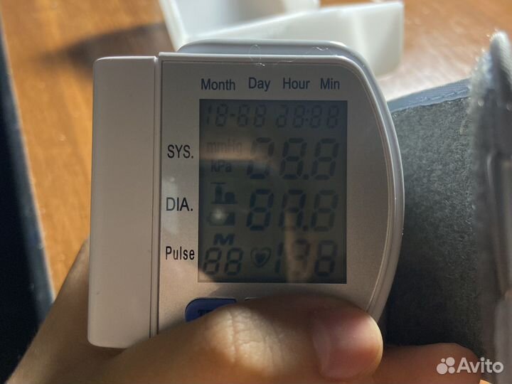 Тонометр на запястье