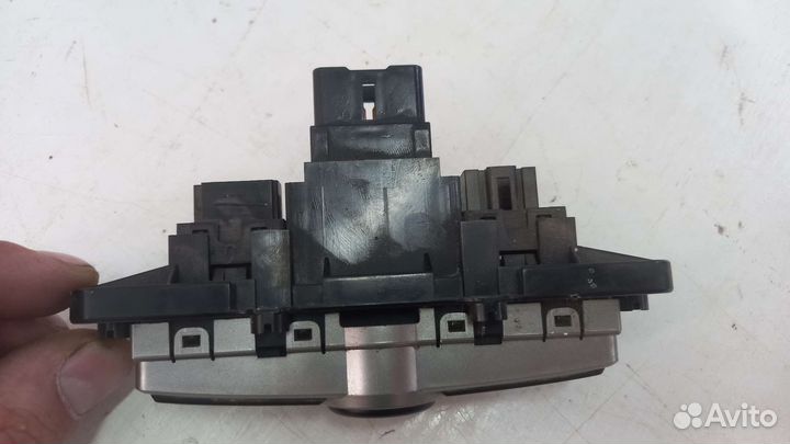 Кнопка аварийки Hyundai Solaris 1