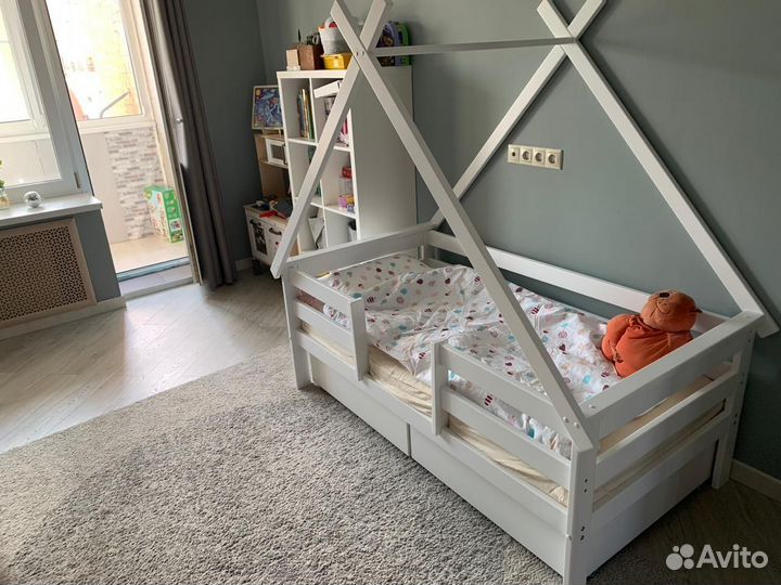 Детская кровать с домиком