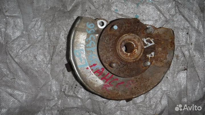 Кулак поворотный передний правый Mitsubishi Lance