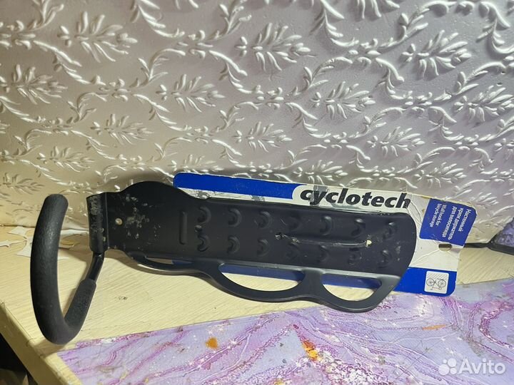 Настенный держатель для велосипеда