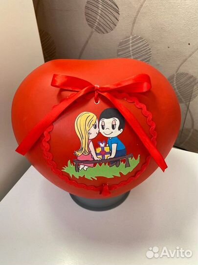 Подарочная упаковка сердце “Love is.”