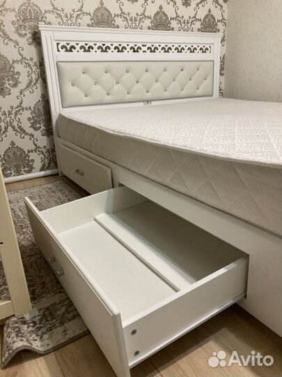 Спальный гарнитур с матрасом