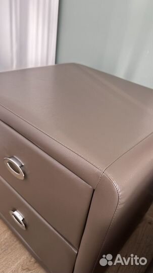 Тумба прикроватная