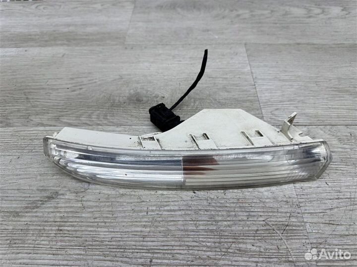 Повторитель поворота левый Volkswagen Passat CC