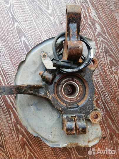 Кулак передний левый Mitsubishi Lancer X 10 2007)