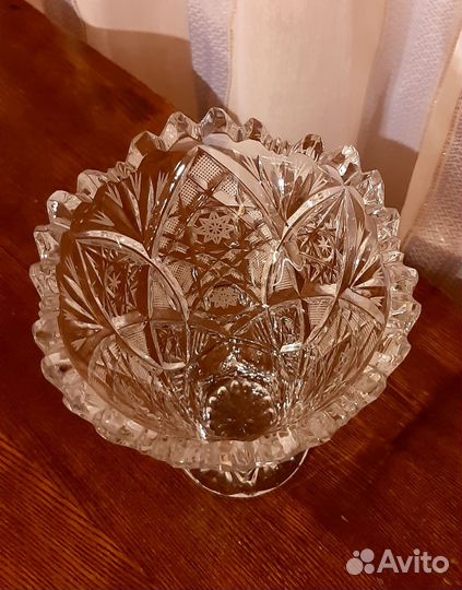 Ваза для цветов хрустальная