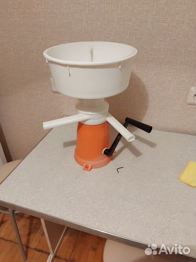 Сепаратор ручной бытовой для молока 