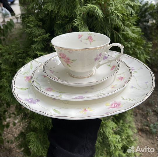 Столовый и чайный сервиз 39 предметов