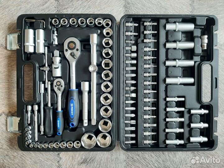 тракторист водитель погрузчика. крепеж-сити каменск-уральский. днс корнилова новоуральск. , 13/1, новоуральск. ул.