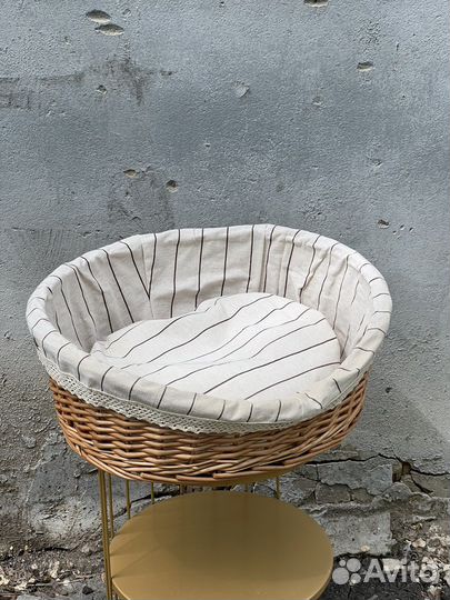 Новая плетеная лежанка