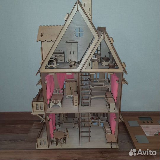 Кукольный домик с мебелью