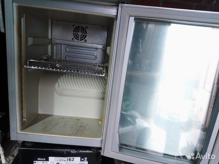 Продам холодильник барный red bull