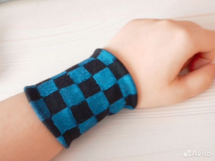 Напульсники в клетку