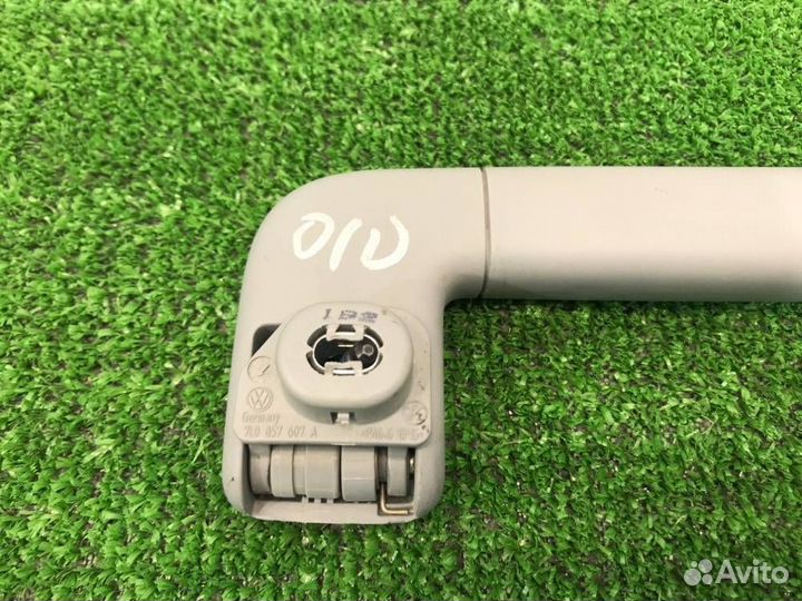 Ручка потолка передняя левая Volkswagen Touareg 7L