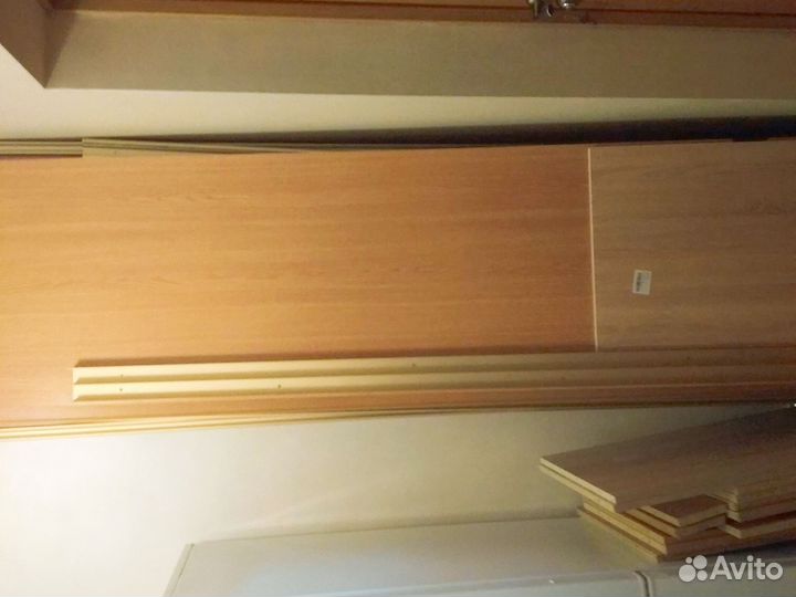 Шкаф купе трехстворный с зеркальной дверью