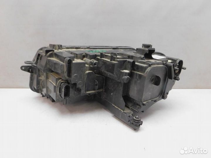 Фара правая Volkswagen Tiguan