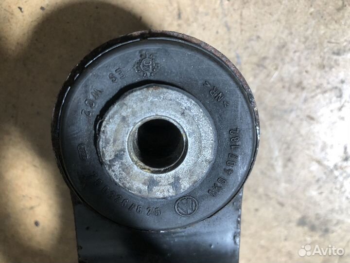 Рычаг передний нижний левый правый VW Golf 5