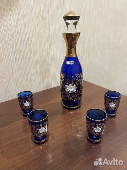 Графин с рюмками