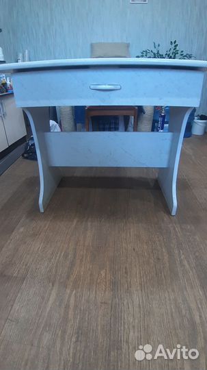 Кухонный стол б/у