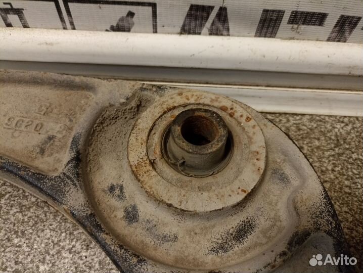 Рычаг передний нижний для Renault Laguna 1