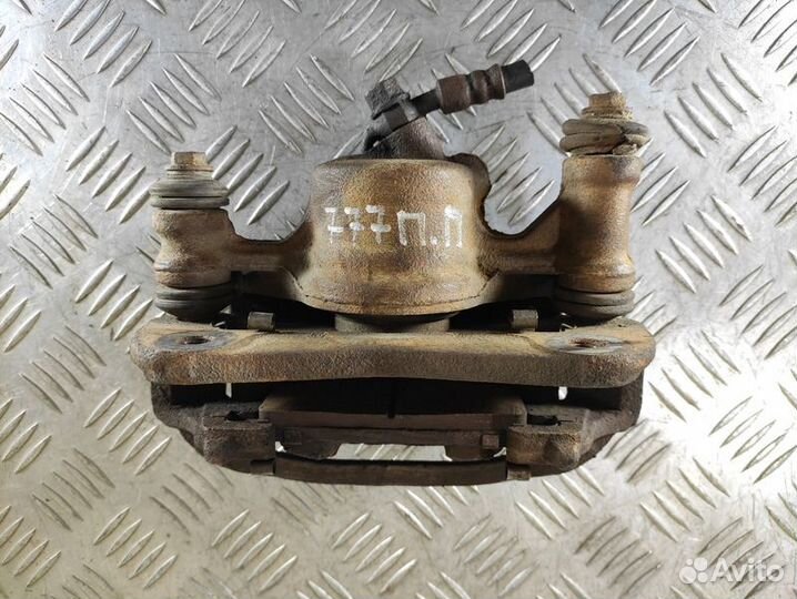 Суппорт передний правый Toyota Corolla AE110