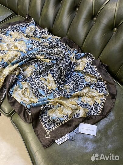 Платок Salvatore Ferragamo шелк Италия