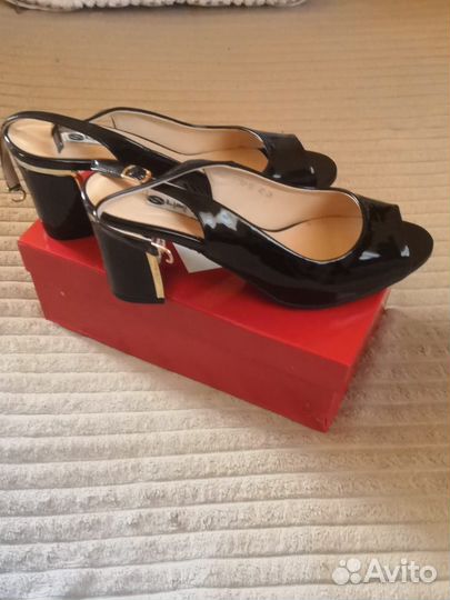 Босоножки новые