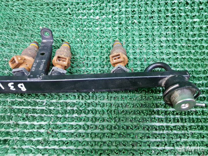 Топливная рампа с форсунками Volkswagen Passat 2