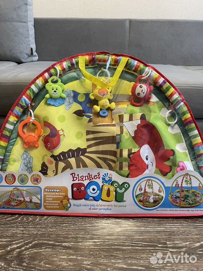 Детский коврик с погремушками