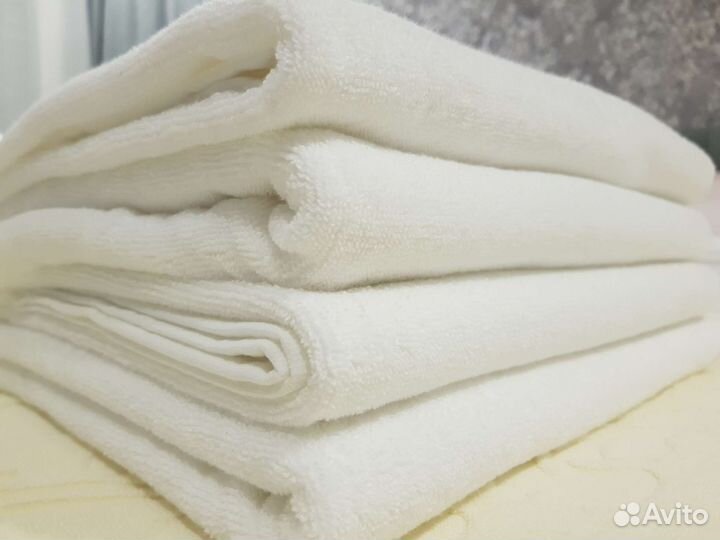 Махровые полотенца белые